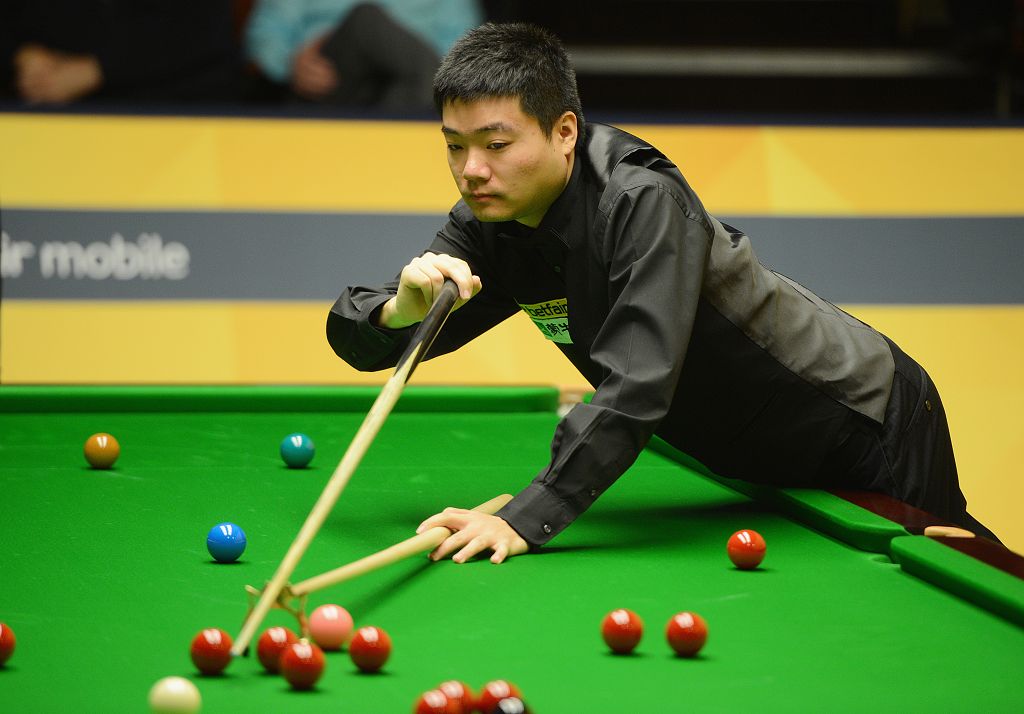 多名年轻才 多名年轻才