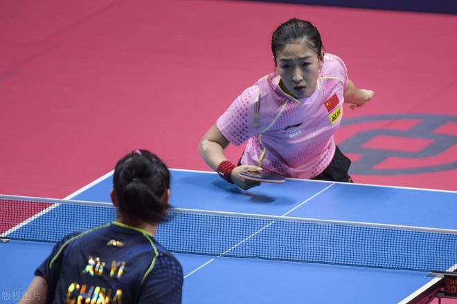 假意亲吻 假意亲吻